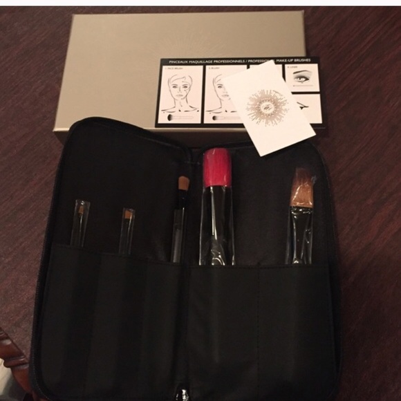 Guerlain makeup accessories - Picture 2 of 5